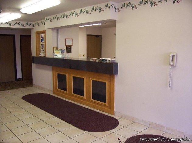 Budget Host Inn & Suites North Branch Интерьер фото